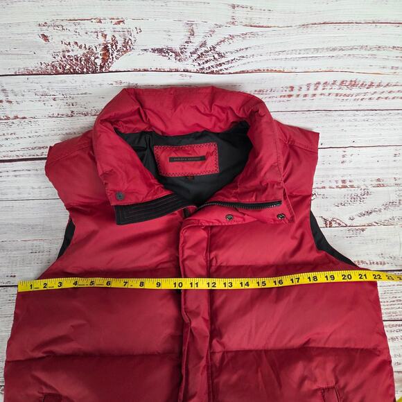 Banana Republic Men's Red Goose Down Puffer Vest S Thermal Warm Wind Resistant - Picture 9 of 11